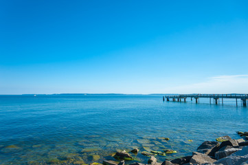 Obraz premium Landschaft mit Seebrücke in Sassnitz auf der Insel Rügen