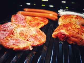verschiedenes Fleisch auf dem Grill