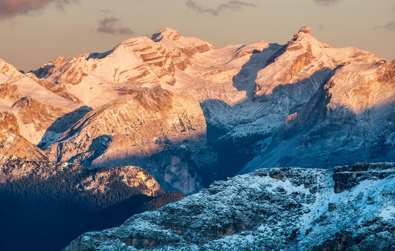 Fototapeta High mountains ridge in the Italy alps. Beautiful natural landscape in the winter time