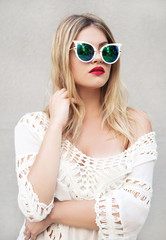 Fototapeta premium Young blonde woman wearing sunglasses