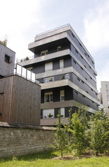 Immeuble moderne en bois avec terrasses du quartier des Batignolles à Paris	