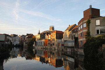 Fototapeta na wymiar Ghent Canal in Evening Sun