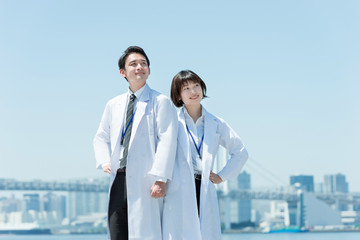 腕組みをする白衣の男性 Wall Mural Wallpaper Murals Chachamal 腕組みをする白衣の男性 Wall Mural Wallpaper Murals Chachamal