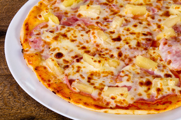 Pizza with ham