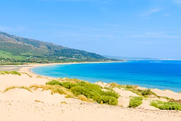 Photo sur Plexiglas Plage de Bolonia, Tarifa, Espagne Plage de sable de Paloma et vue sur la baie de la mer, Andalousie, Espagne