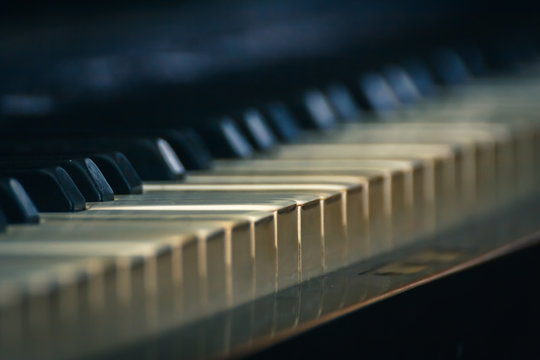 Old piano keyboard