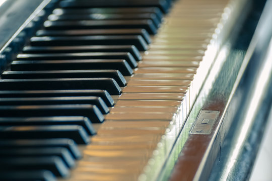 Old piano keyboard