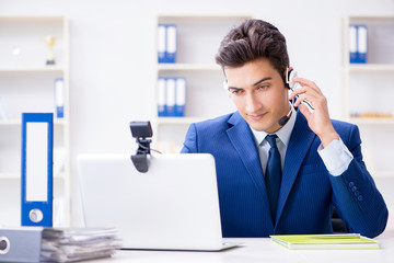 Naklejka premium Young help desk operator working in office