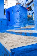 erstaunliche Treppe zwischen blauen Adobe-Gebäuden   chefchaouen, marokko © vorkaPICTURE