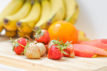 strawberry ,apple, orange and banana