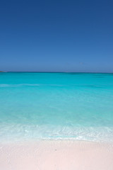 Fototapeta na wymiar Clear water caribbean beach