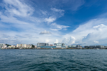Obraz na płótnie Canvas 船から見るコタキナバル市街の風景