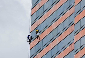  workers cleaning windows service