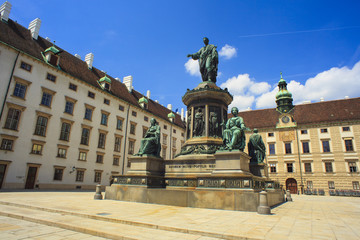 Fototapeta na wymiar Kaiser Franz Monument in Vienna