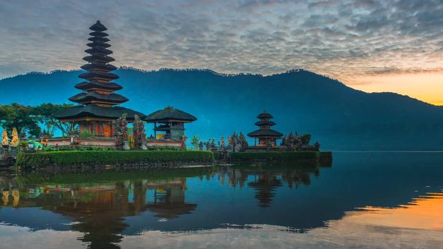 4K Timelapse Movie Sunrise Scene of Pura Ulun Danu Bratan Temple, Bali, Indonesia