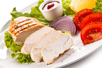Grilled chicken fillet and vegetables