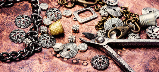 Jewelry and bijouterie