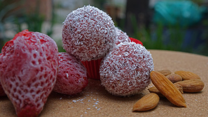 Strawberry energy bites