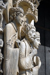 Fototapeta premium Détails, sculptures, statues, Cathédrale Notre-Dame de Chartres, ville de Chartres, Eure et Loir, France