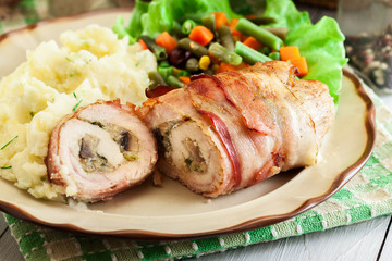 Chicken breast stuffed with champignon