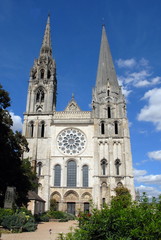 Fototapeta na wymiar Façade de la cathédrale Notre-Dame de Chartres, ville de Chartres, Eure et Loir, France