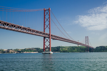 Fototapeta na wymiar 25 de Abril Bridge Lissabon