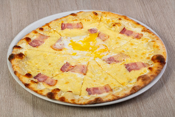 Pizza carbonara with bacon