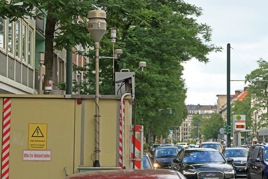 Umwelt Messstation an belebter Hauptstrasse