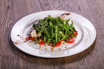 Caprese salad with arugula