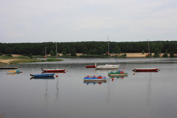 Fototapeta na wymiar Colorful boats on the lake