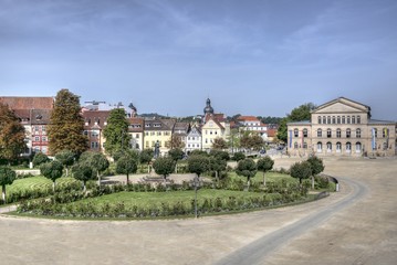 Coburg in Oberfranken Schlossplatz mit Landestheater