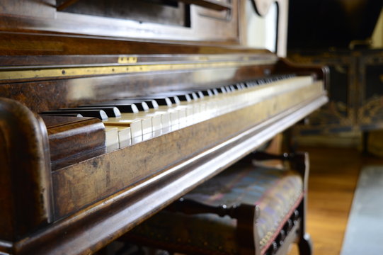 Old, yellowed keys of antique piano