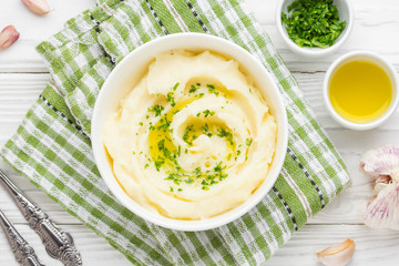 Mashed potatoes with parsley and olive oil in a bowl