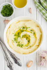 Mashed potatoes with parsley and olive oil in a bowl