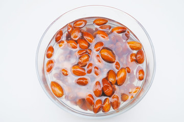 Soak the almonds in a bowl to make almond milk.
