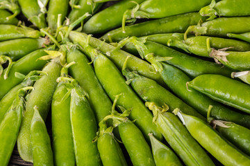 texture of green peas pods