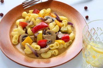 Pasta with mushrooms and bell peppers