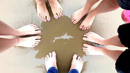 Family feet in beach sand - 210557004