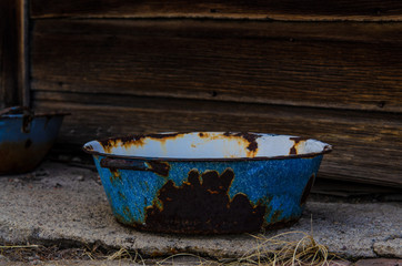 Old rusty porcelain bowls 