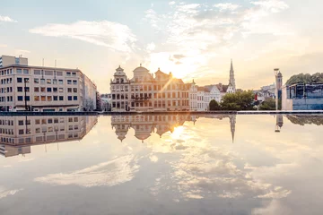 Deurstickers view of the city of Brussels reflected in the water © MKavalenkau