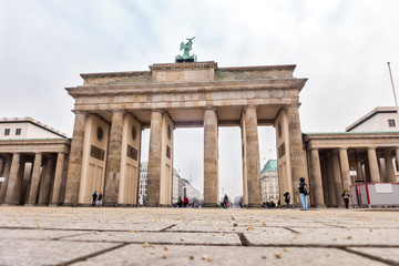 Fototapeta na wymiar Brandenburger Tor von hinten 
