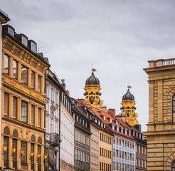 Fototapeta premium Street in Munich old town near St. Michael's Church
