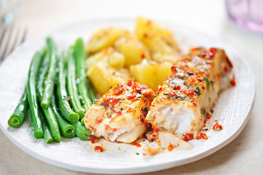 Tomato & basil chargrilled cod with green beans and potatoes 