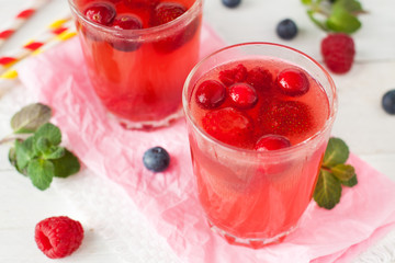 Iced lemonade with berries