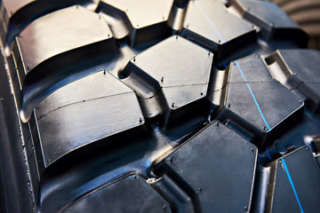 Black rubber tire for tractors and excavator