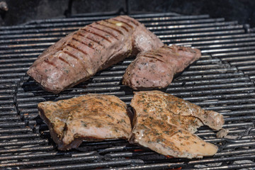 Fleisch am Grill