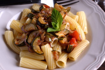 Tortiglioni dish with zucchini and cherry tomatoes 