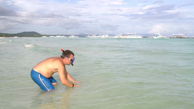 Man dress set for snorkeling