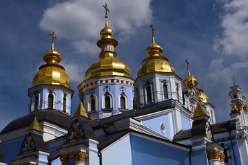 Fototapeta na wymiar Mikhaylovskiy Zlatoverhiy Cathedral in Kiev.