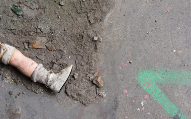 the missing doll's leg